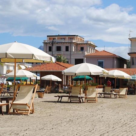 Villa Tina Hotel Viareggio Exterior foto