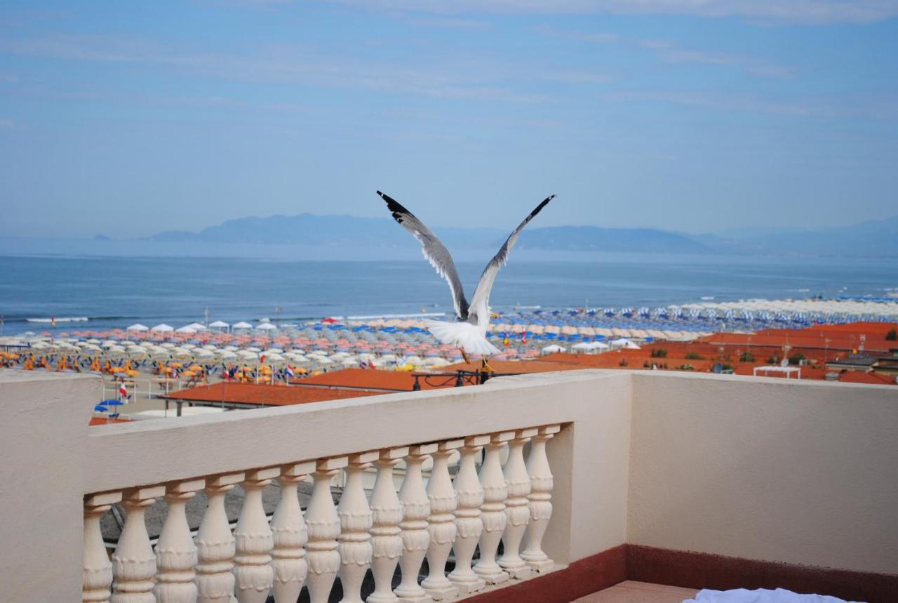 Villa Tina Hotel Viareggio Exterior foto