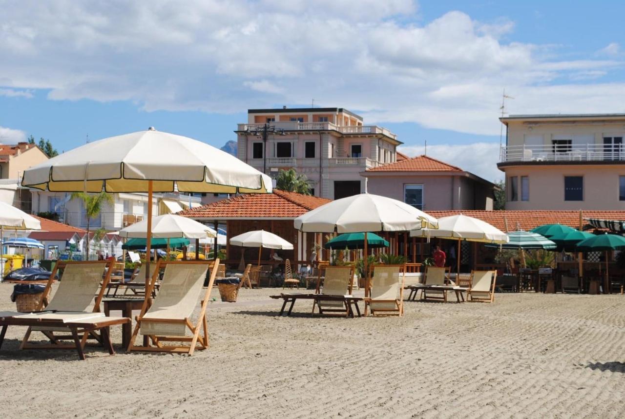 Villa Tina Hotel Viareggio Exterior foto