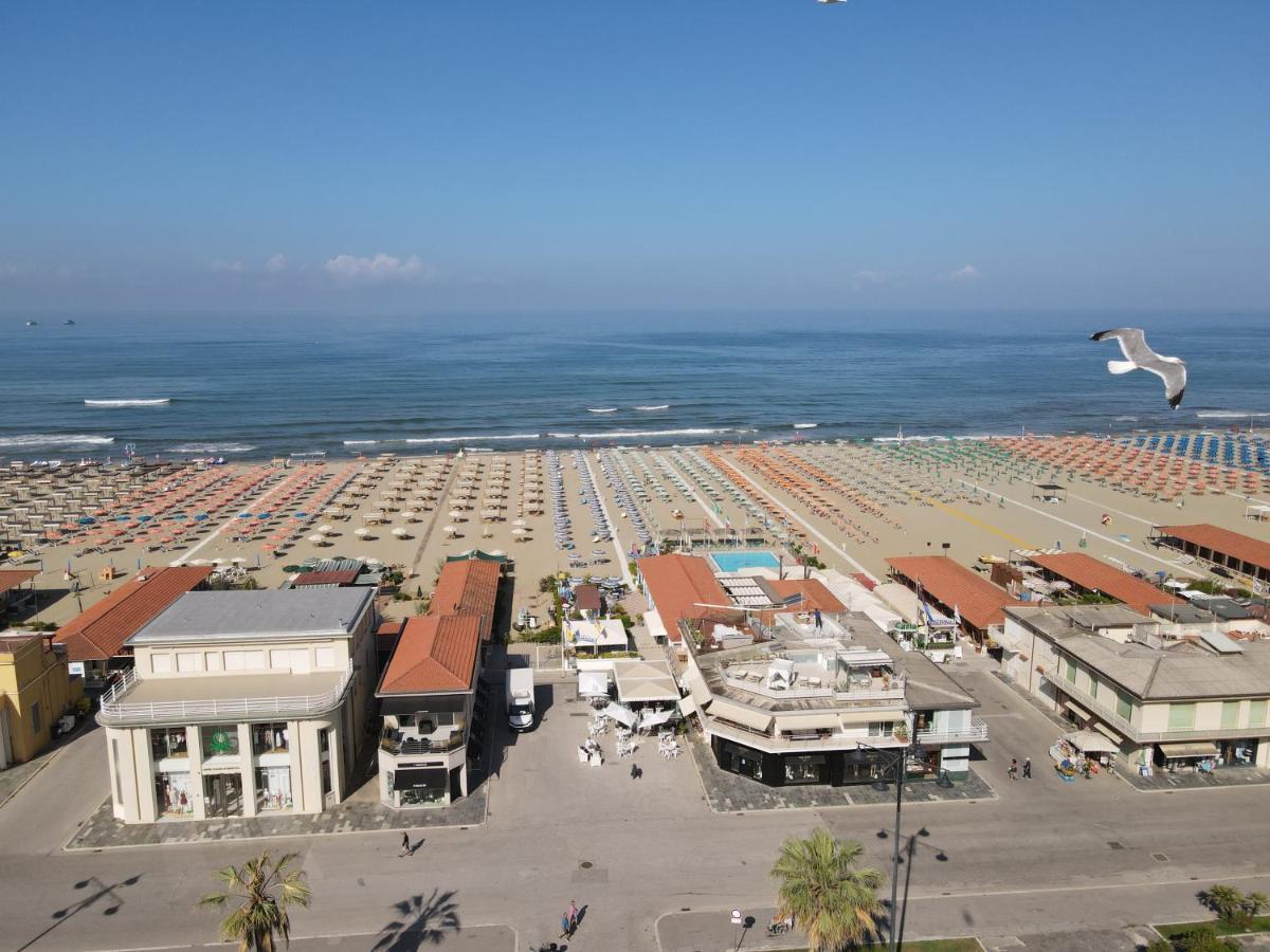 Villa Tina Hotel Viareggio Exterior foto